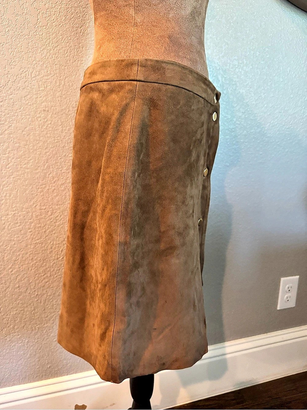 PABLO by Gérard Darel 100% Goat Suede Snap-Front Mini Skirt | Brown | US 6 FR 38 - Picture 7 of 10